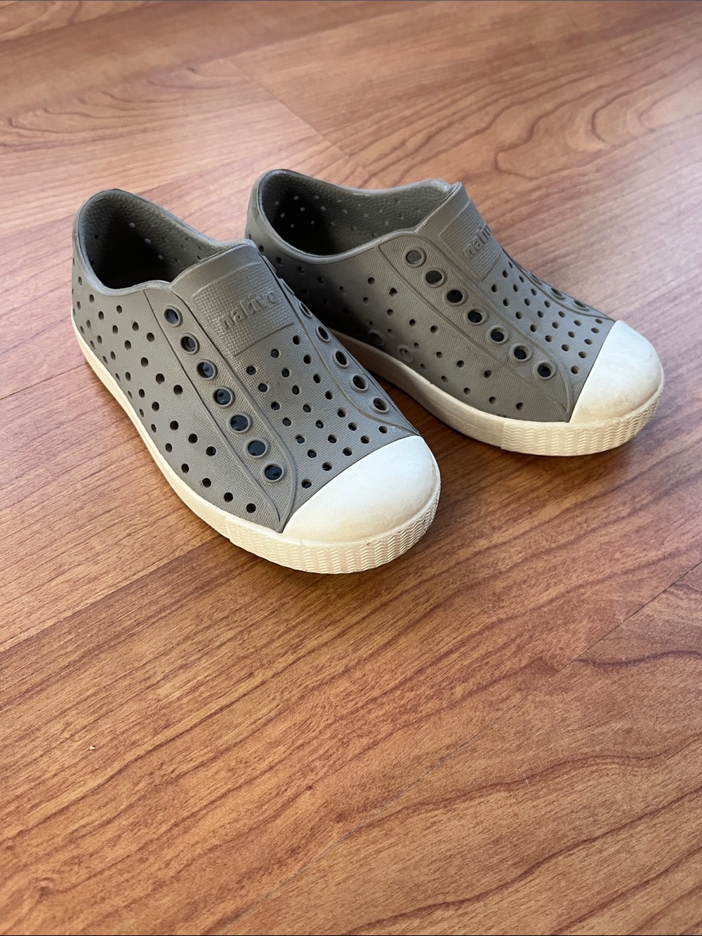 Native Kids Water Shoe Slip-On in Gray and White